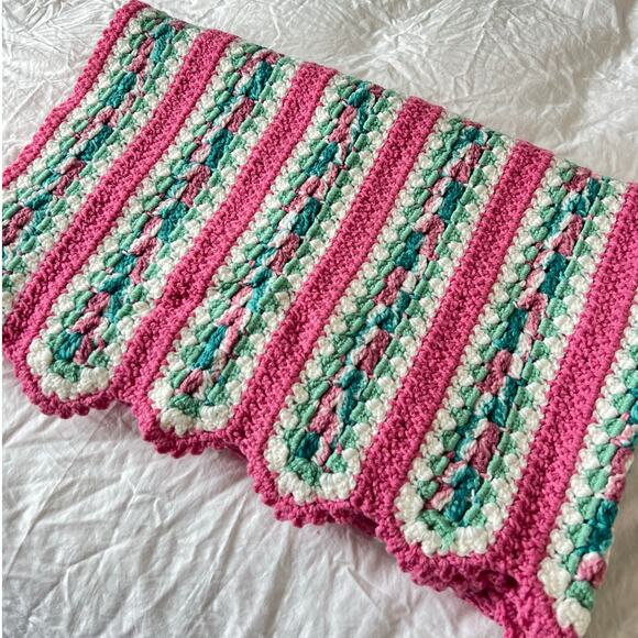 Handmade Crochet Granny Baby Blanket Afghan Knit Scalloped Edge Throw - Picture 3 of 10